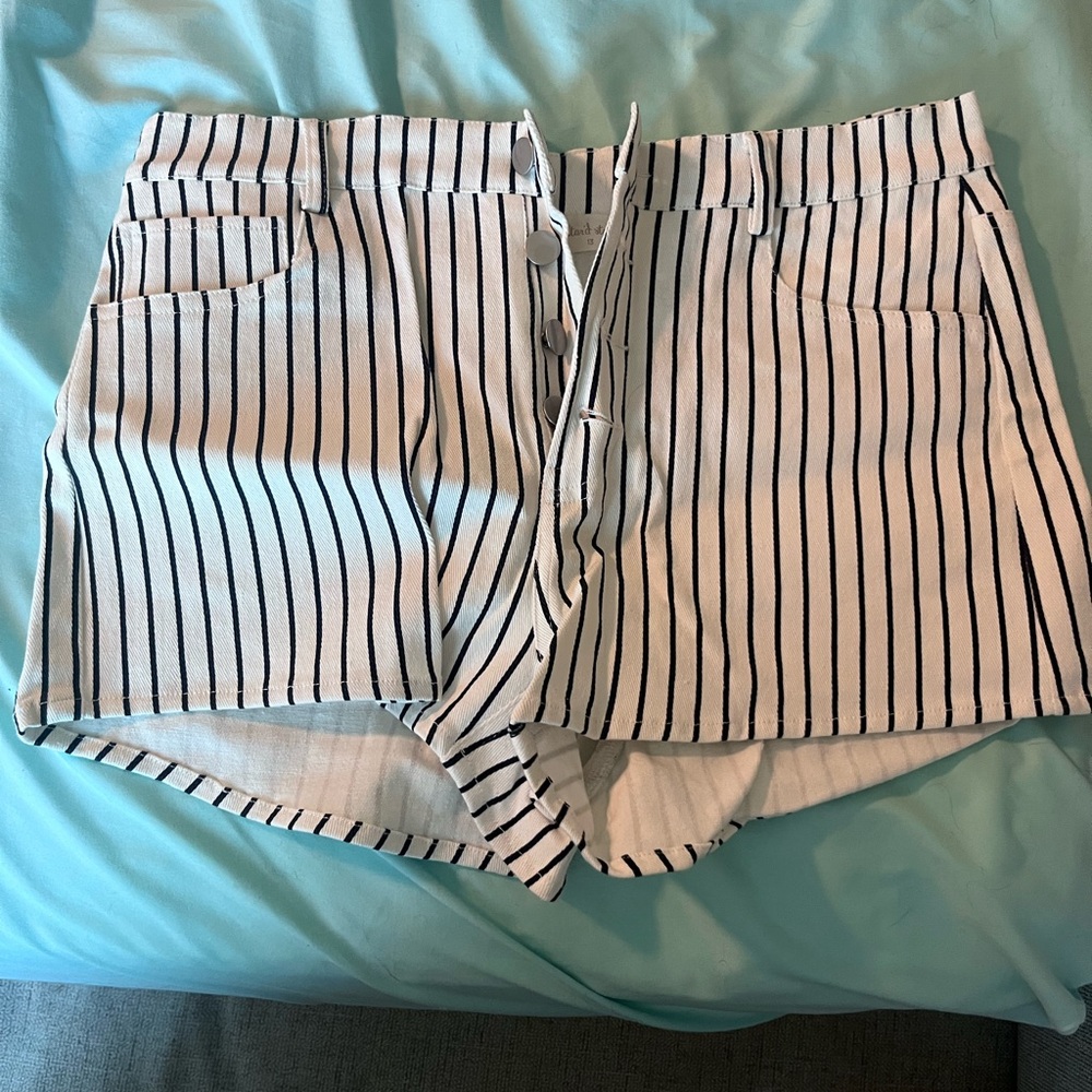 Women’s shorts. SIZE 13